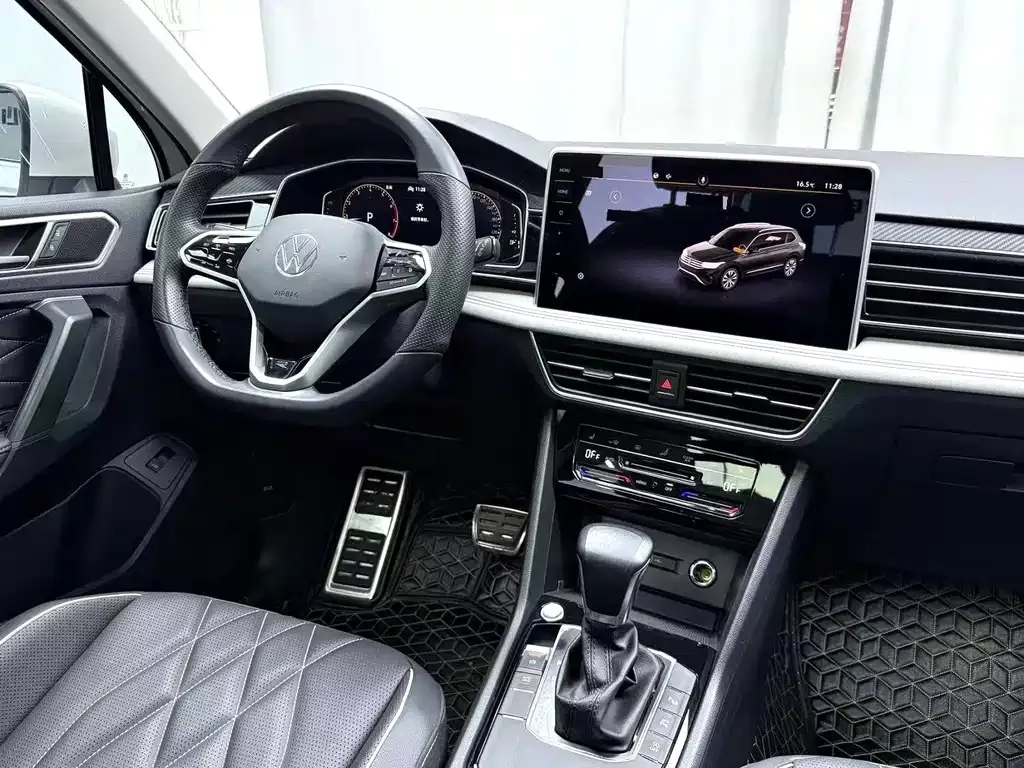 Volkswagen Tiguan L — фото 8