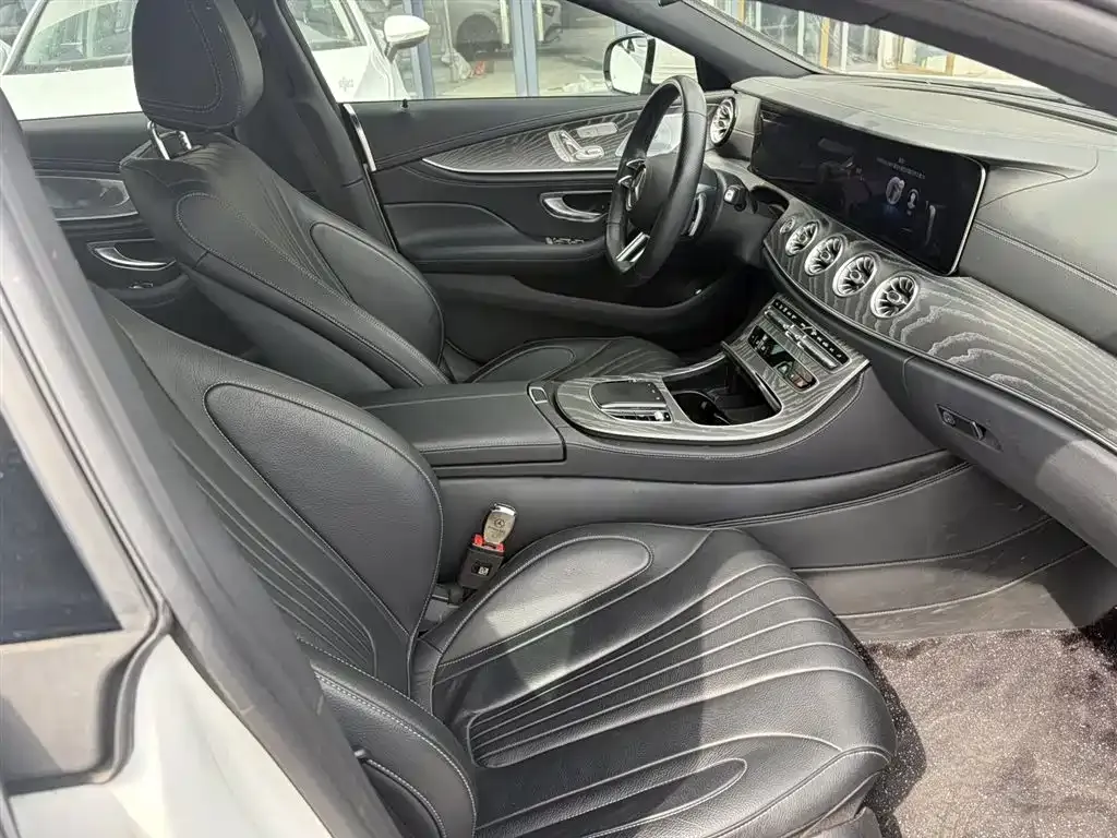 Mercedes-Benz CLS — фото 1