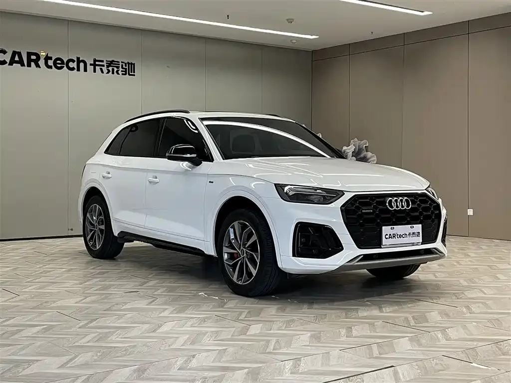 Audi Q5L — фото 9