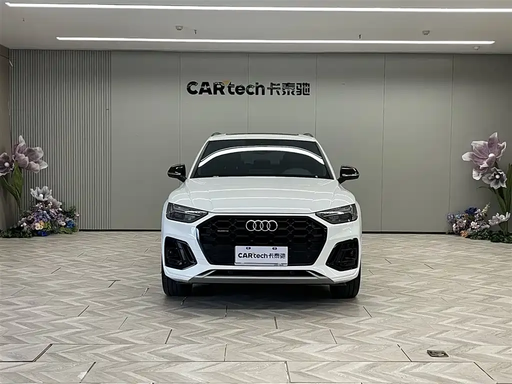 Audi Q5L — фото 10