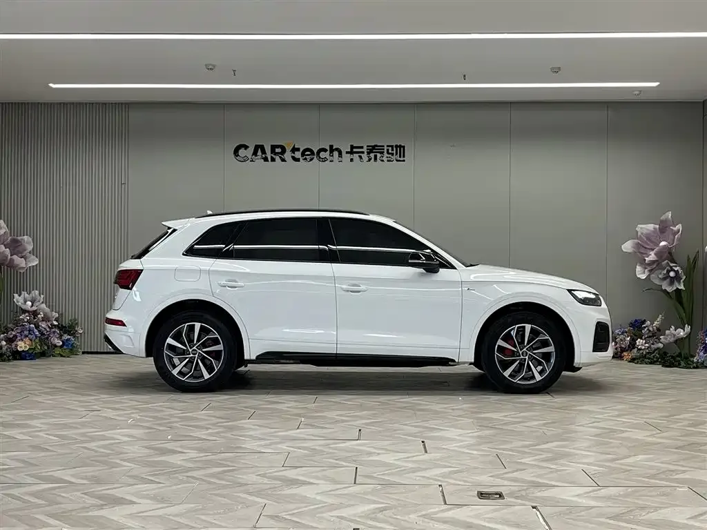 Audi Q5L — фото 5