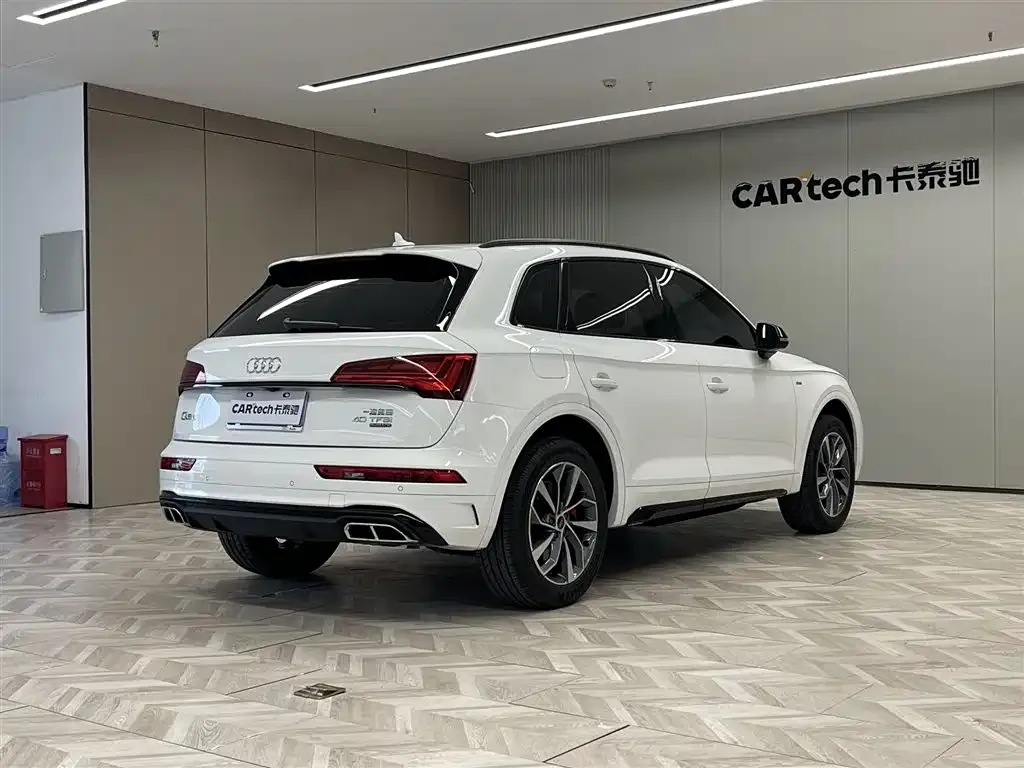 Audi Q5L — фото 6
