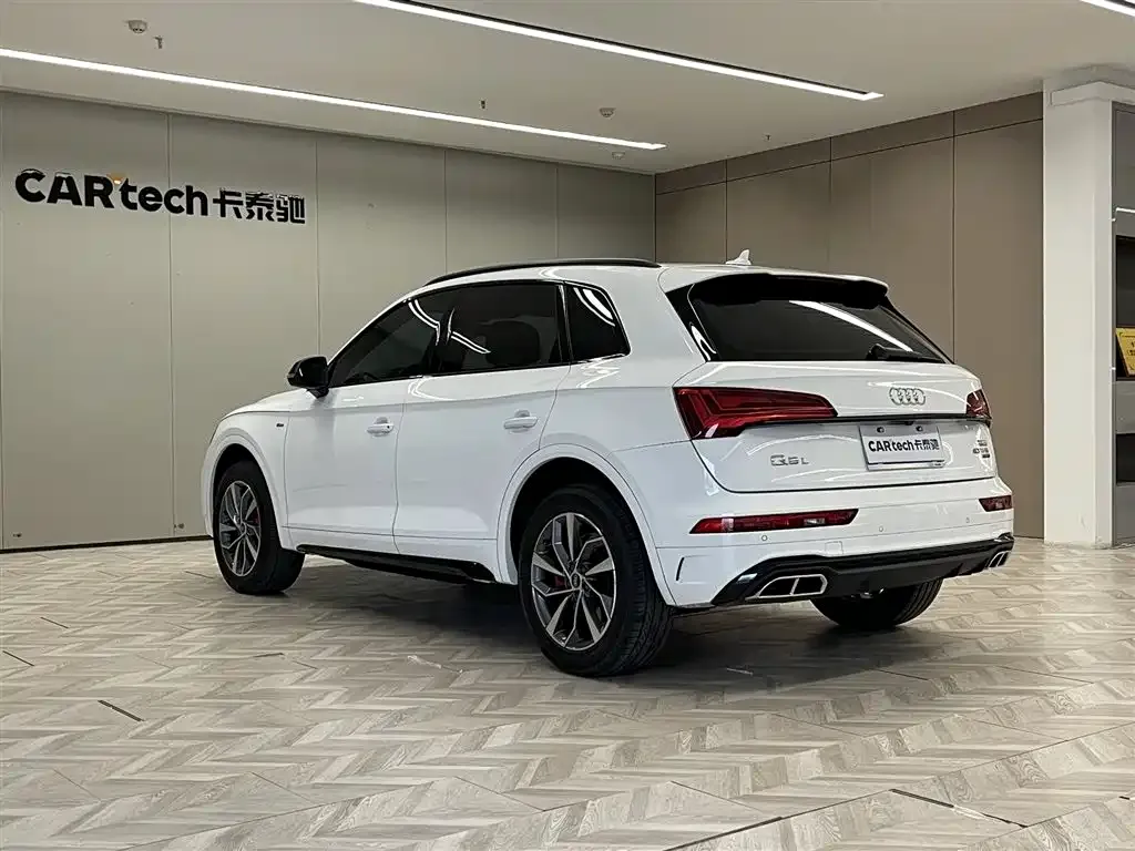 Audi Q5L — фото 8