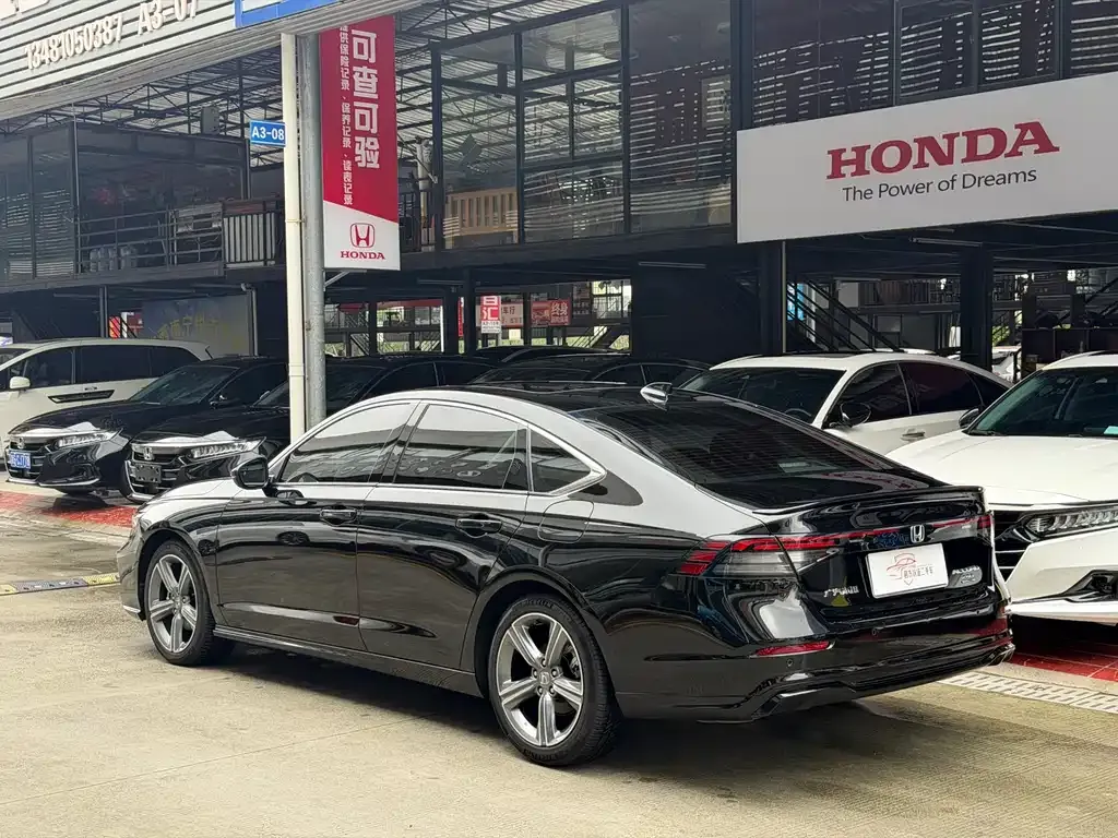 Honda Accord — фото 10