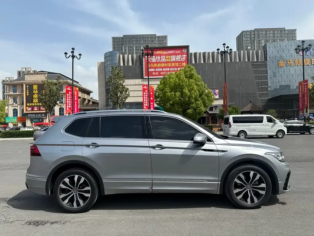 Volkswagen Tiguan L — фото 9