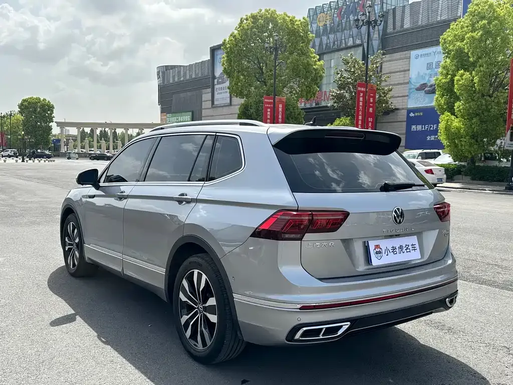 Volkswagen Tiguan L — фото 10
