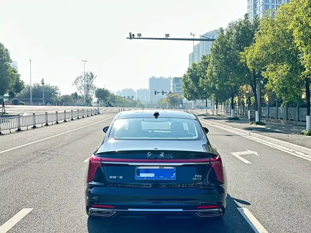 Hongqi H5 — фото 9