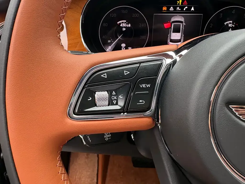 Bentley Bentayga 2023 из CN, фото 6