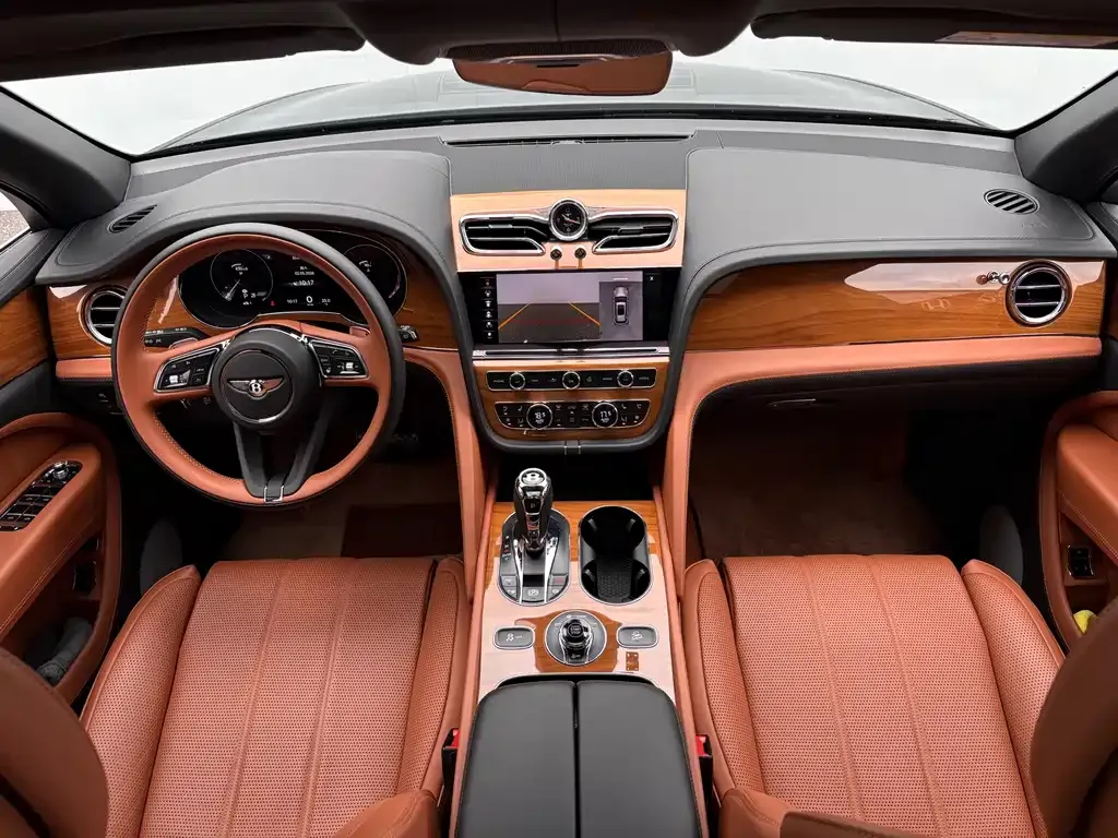 Bentley Bentayga 2023 из CN, фото 10