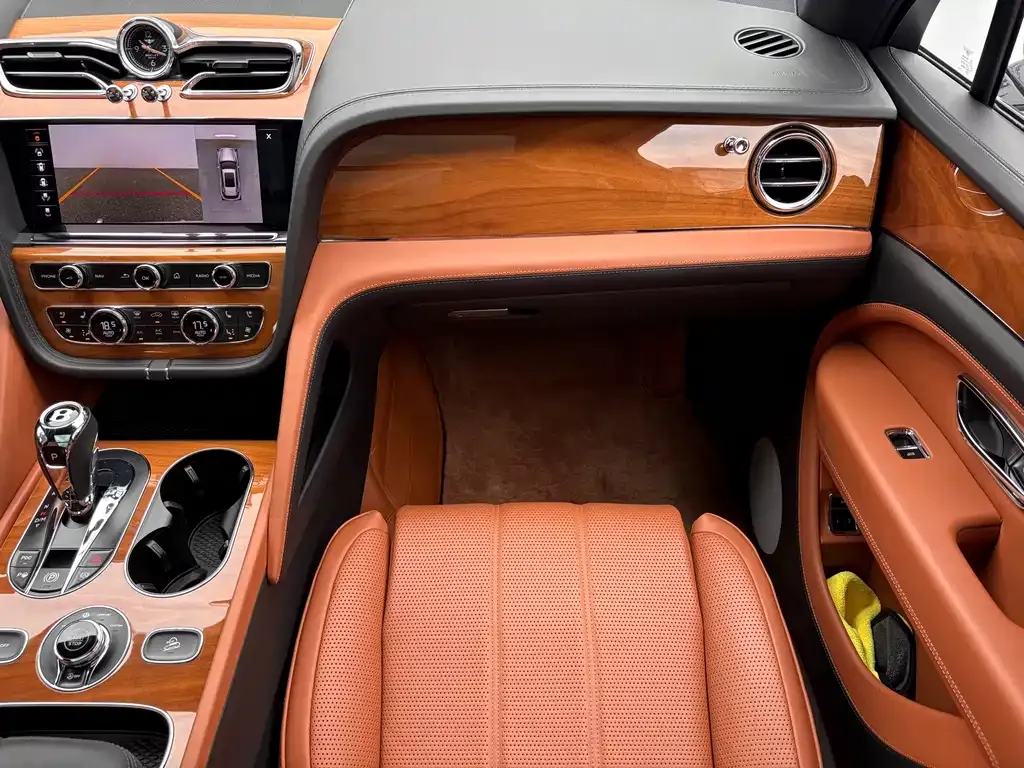 Bentley Bentayga 2023 из CN, фото 7