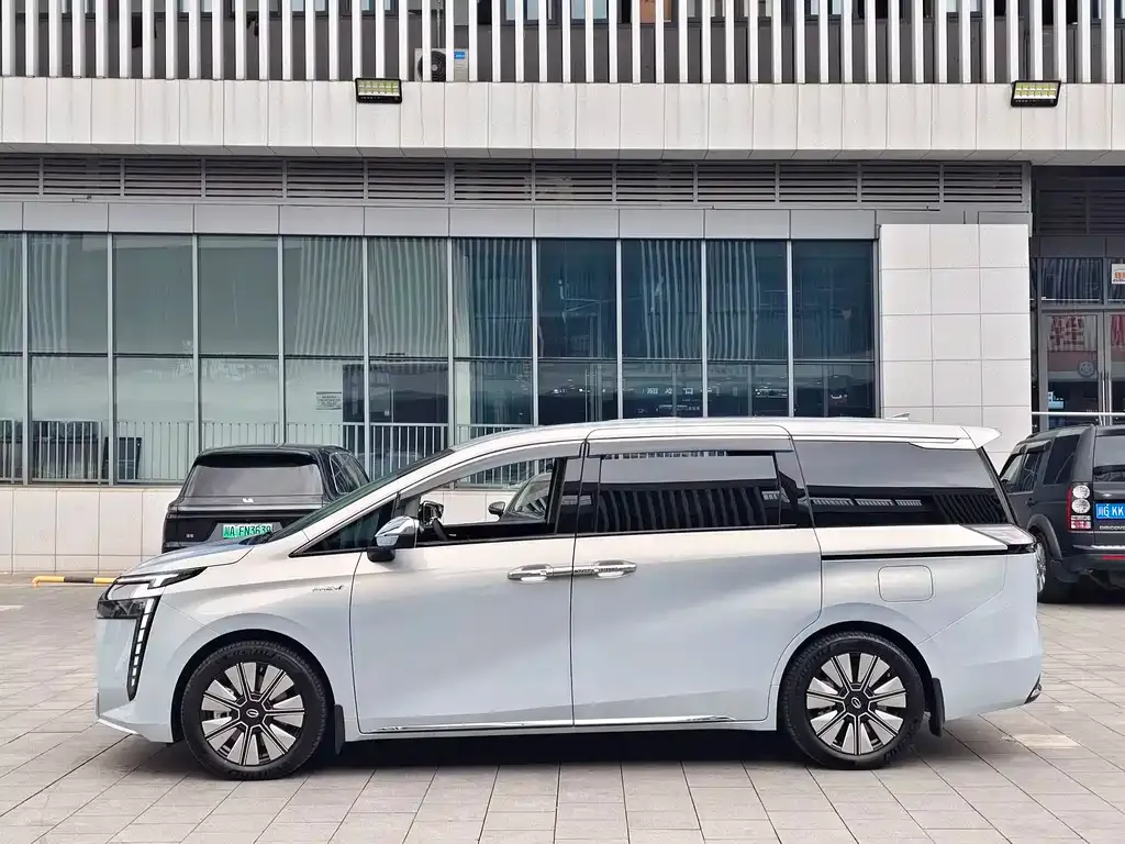 GAC Motor E8 Hybrid — фото 9