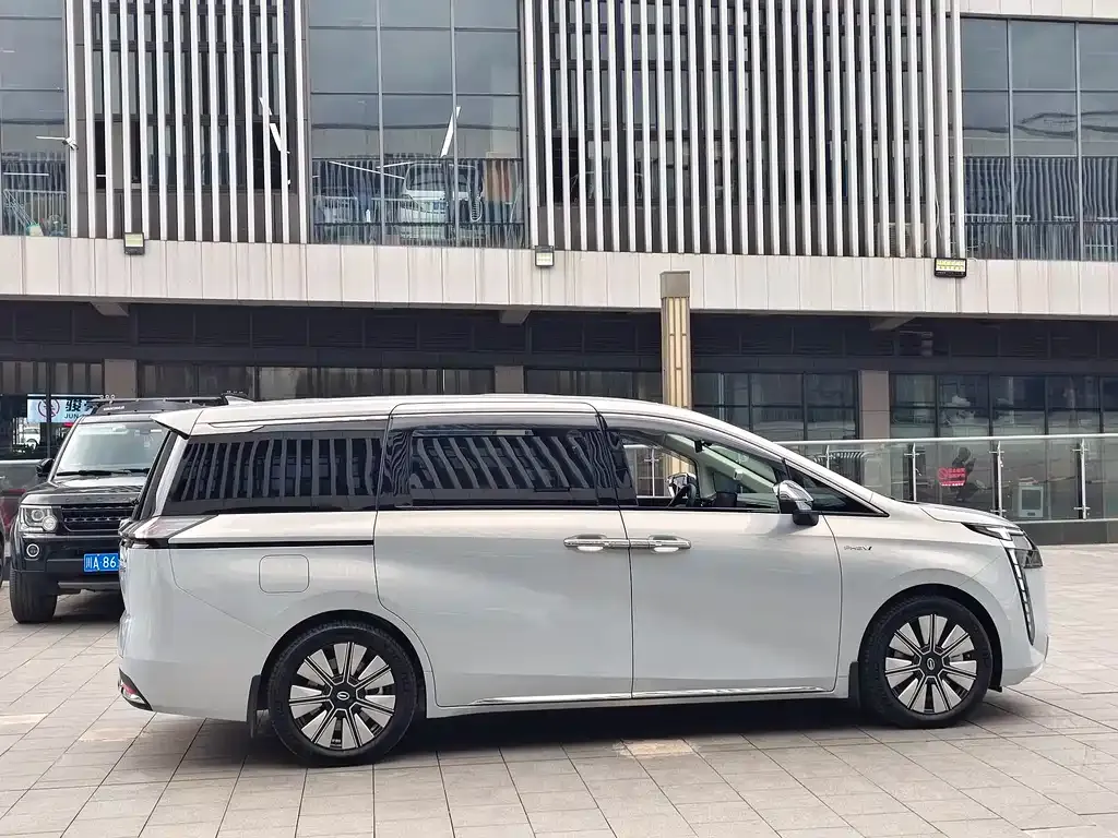 GAC Motor E8 Hybrid — фото 6