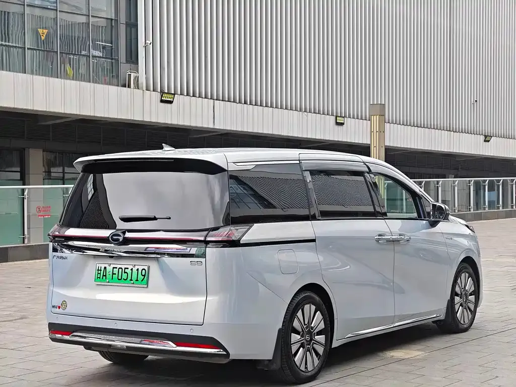 GAC Motor E8 Hybrid — фото 10