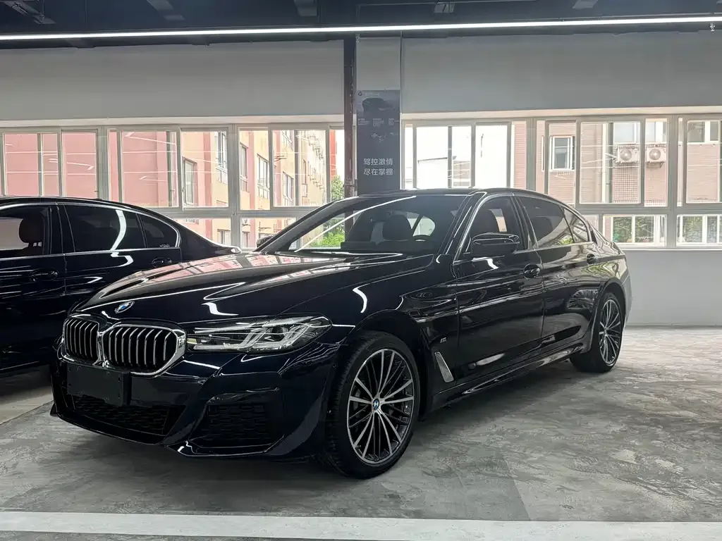 BMW 5 Series — фото 1