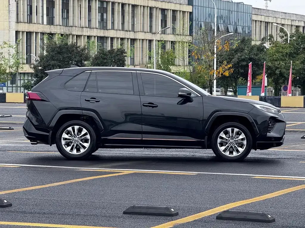 Toyota Wildlander — фото 10