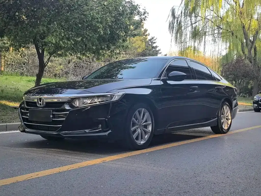 Honda Accord — фото 1