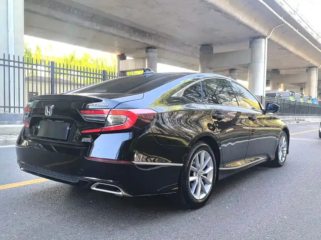 Honda Accord — фото 9