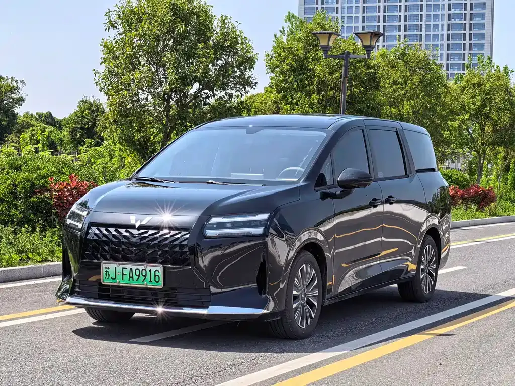 Wuling Starlight 730 New Energy — фото 1