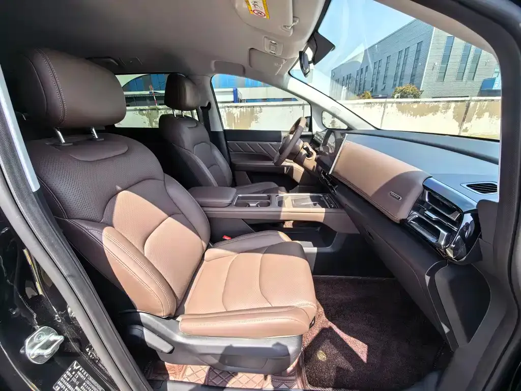 Wuling Starlight 730 New Energy — фото 9