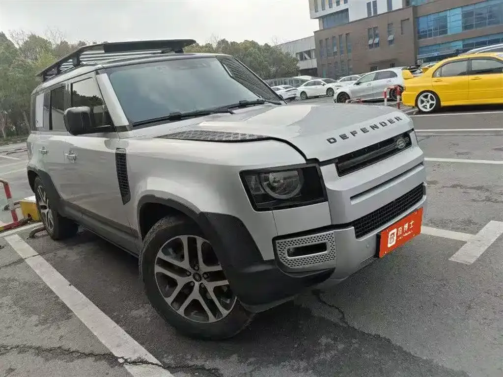 Land Rover Defender — фото 1