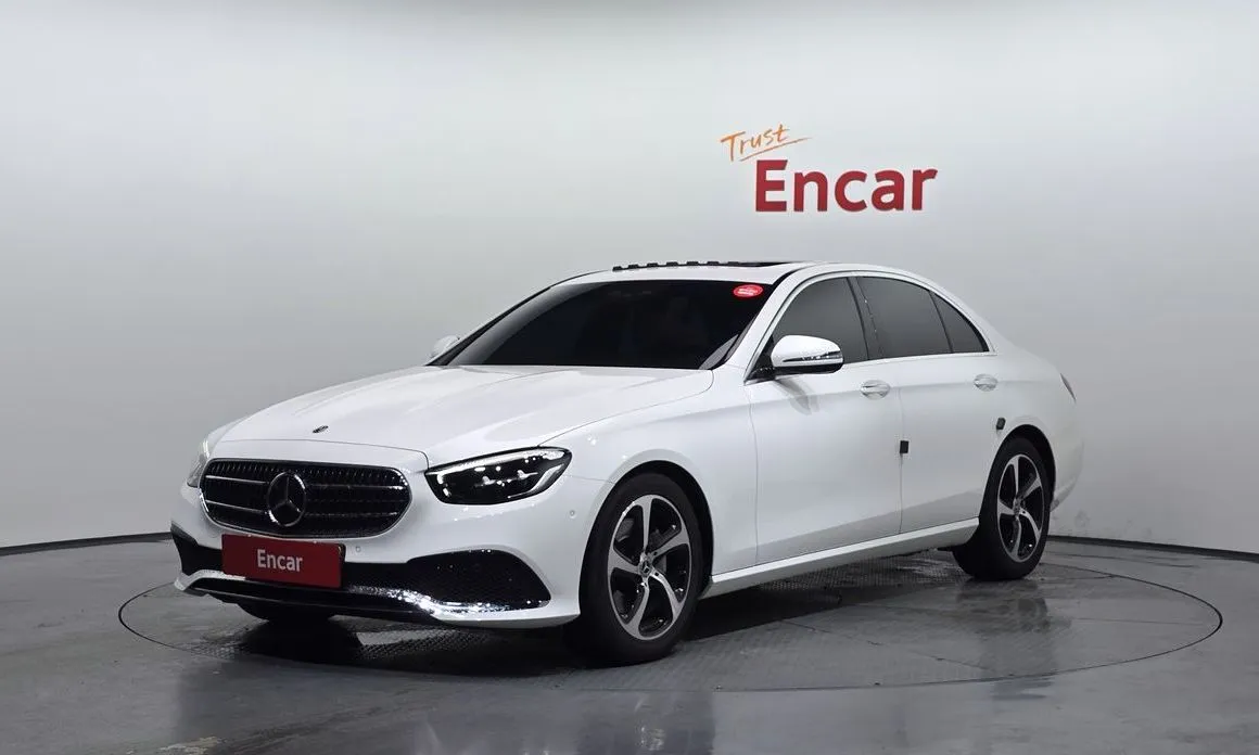 Mercedes-Benz E-Class — фото 1