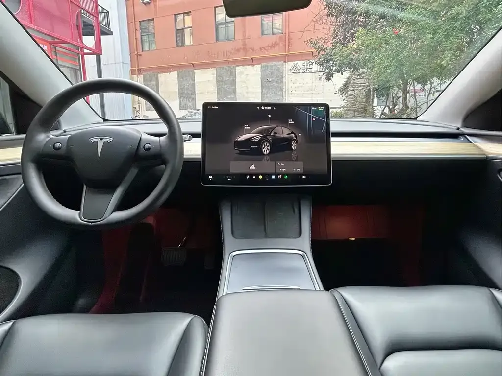 Tesla Model Y — фото 5