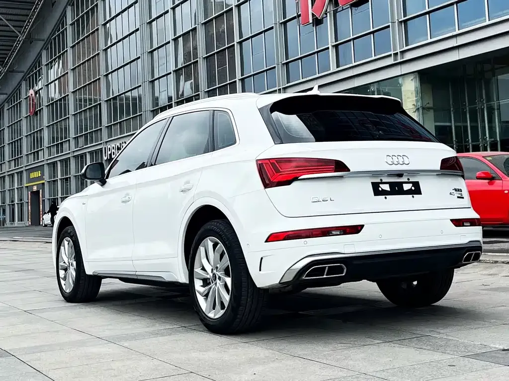 Audi Q5L — фото 9