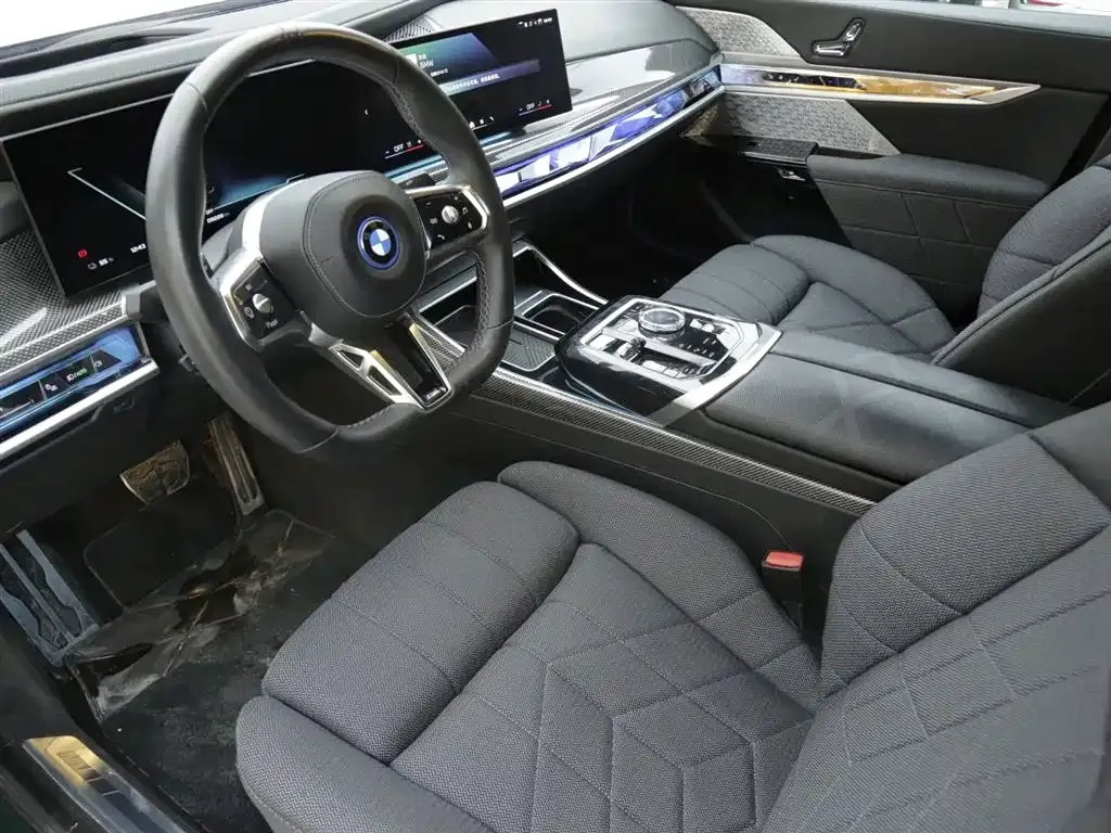 BMW i7 M70L 2023 из CN, фото 10