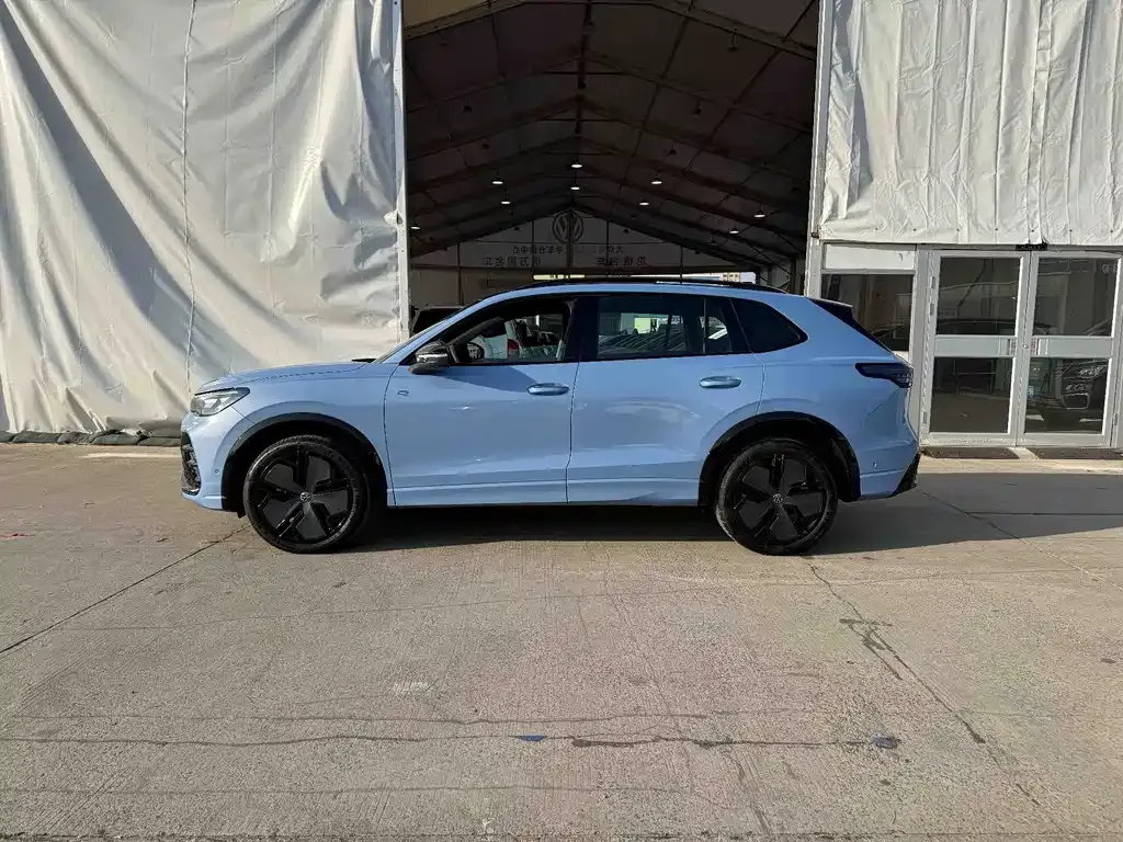 Volkswagen Tiguan L — фото 5