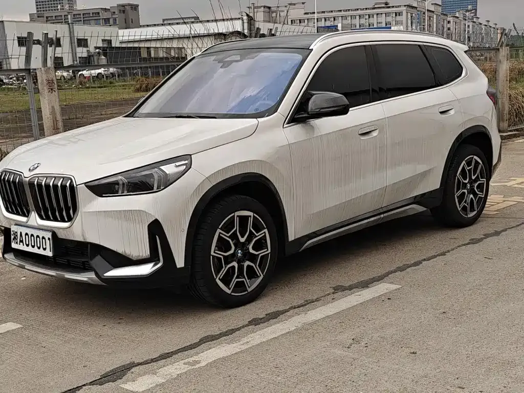 BMW X1 — фото 1