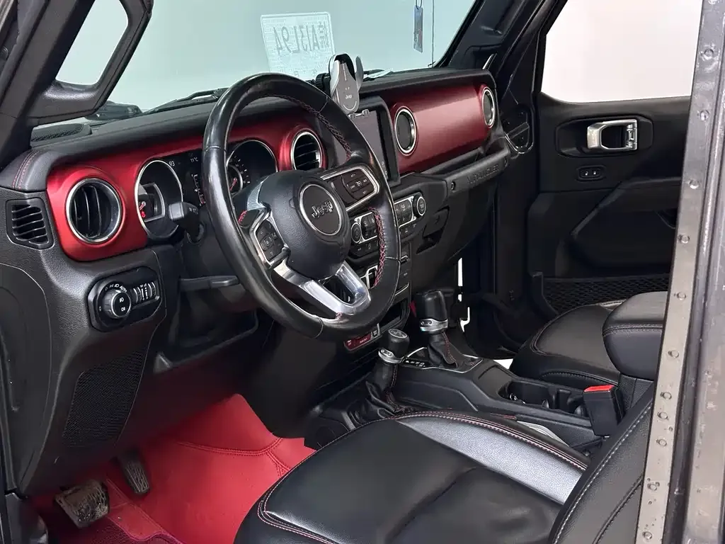 Jeep Wrangler — фото 10