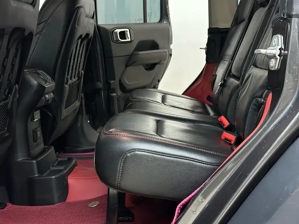Jeep Wrangler — фото 4