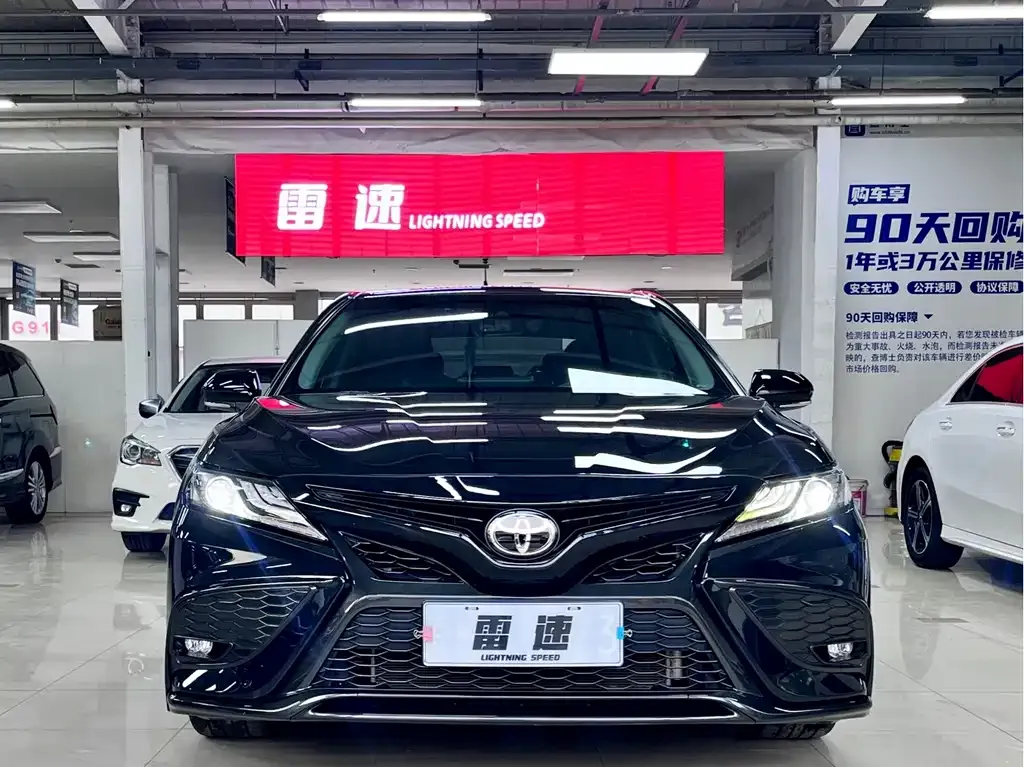 Toyota Camry — фото 7