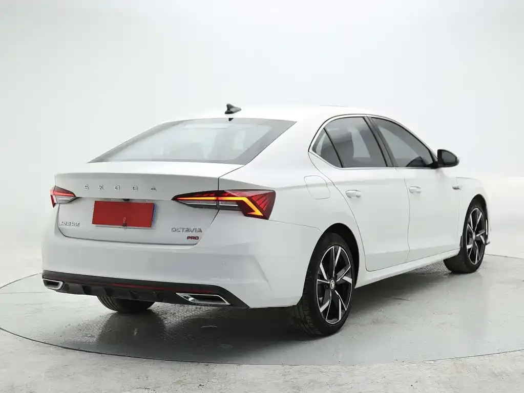 Skoda Octavia — фото 2