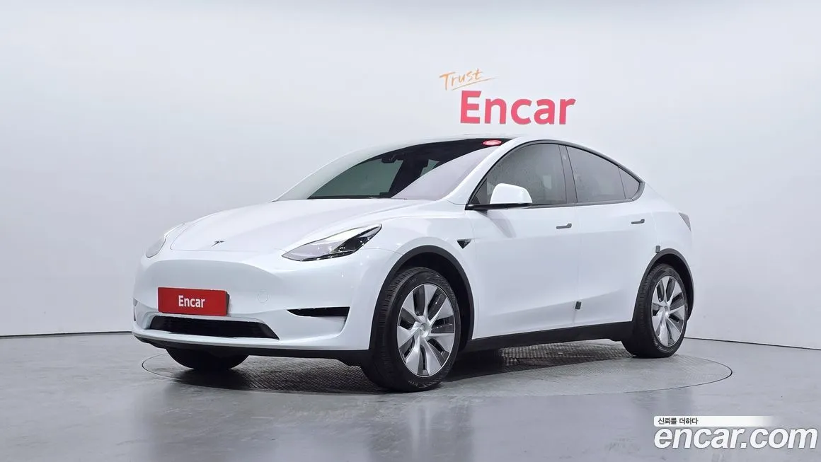 Tesla Model Y — фото 1