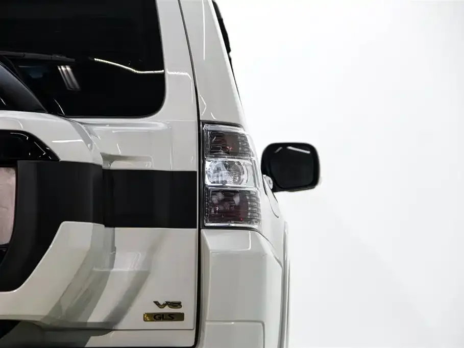 Mitsubishi Pajero (Import) 2024 из CN, фото 2