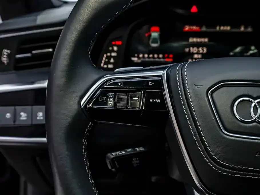 Audi A7L — фото 8