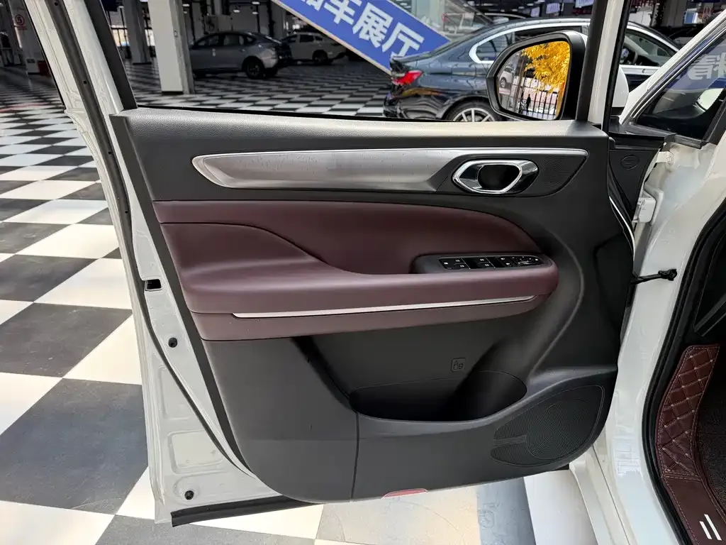 GAC Motor Trumpchi M6 — фото 9