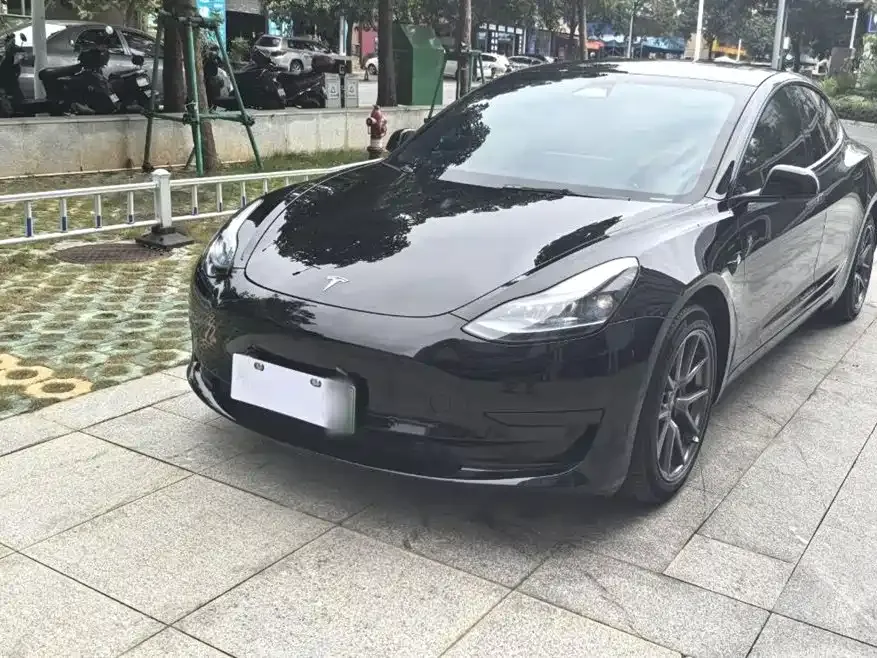 Tesla Model 3 — фото 1