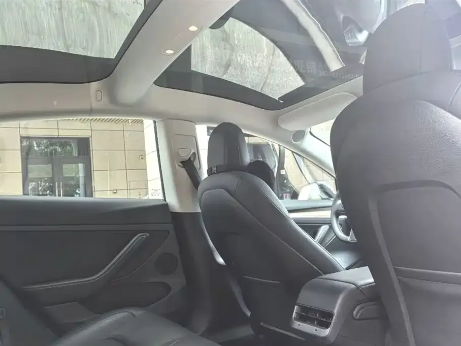 Tesla Model 3 — фото 2