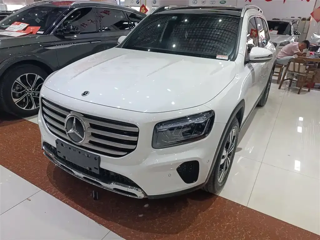 Mercedes-Benz GLB — фото 1