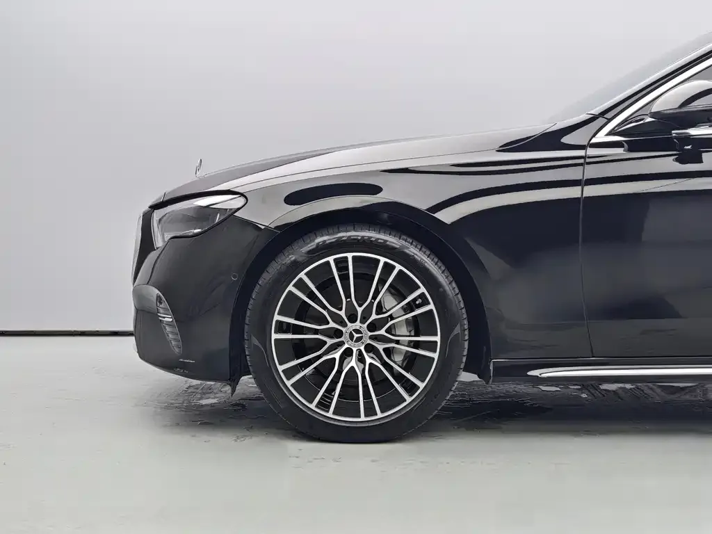 Mercedes-Benz E-Class — фото 2