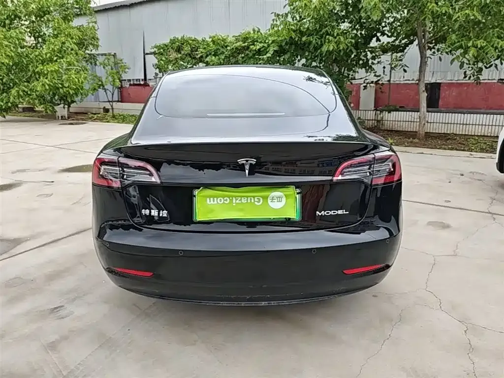 Tesla Model 3 — фото 9