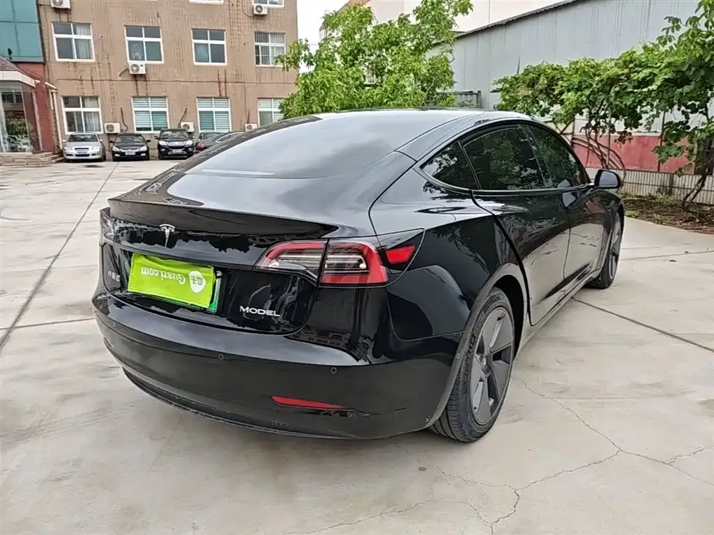 Tesla Model 3 — фото 10
