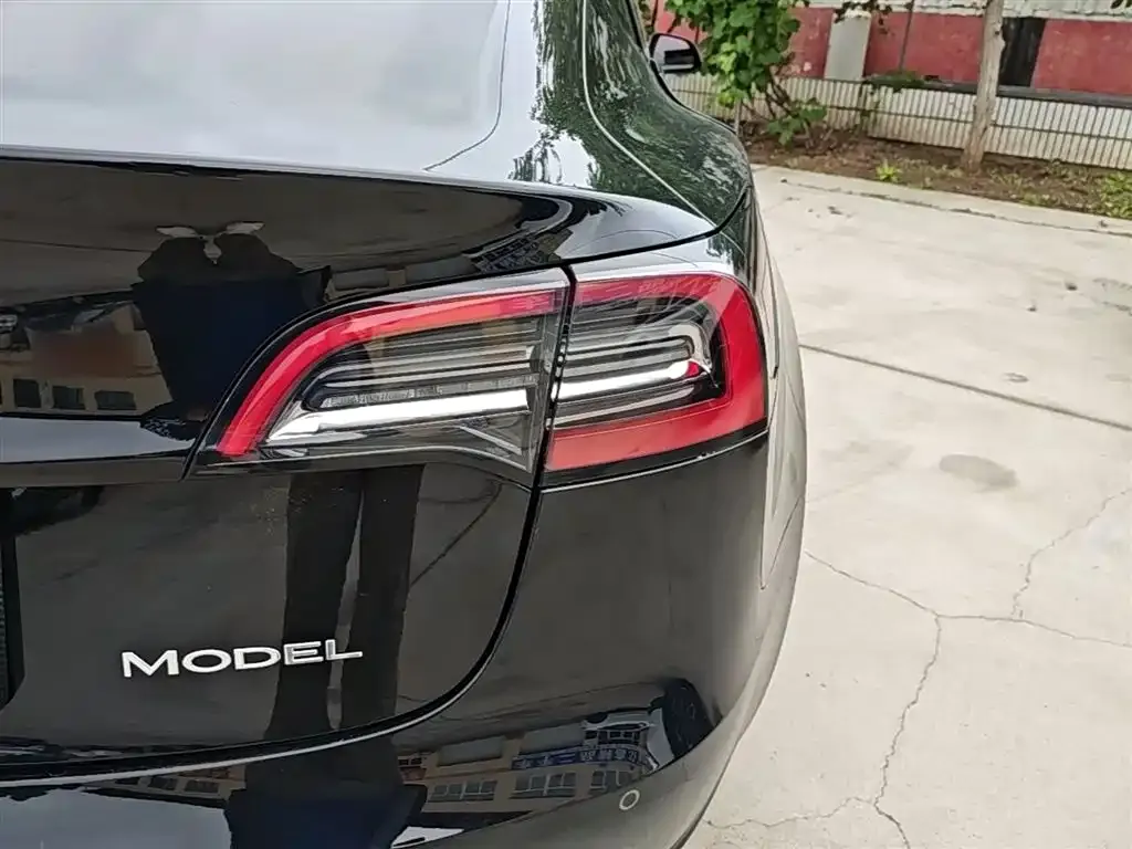 Tesla Model 3 — фото 6