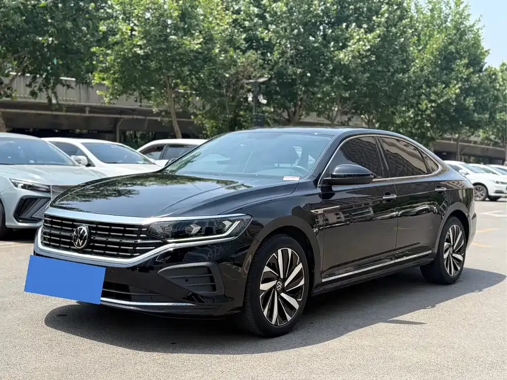Volkswagen Passat — фото 1