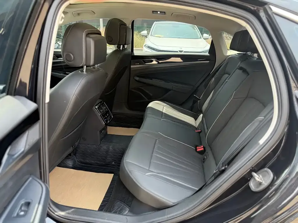 Volkswagen Passat — фото 4