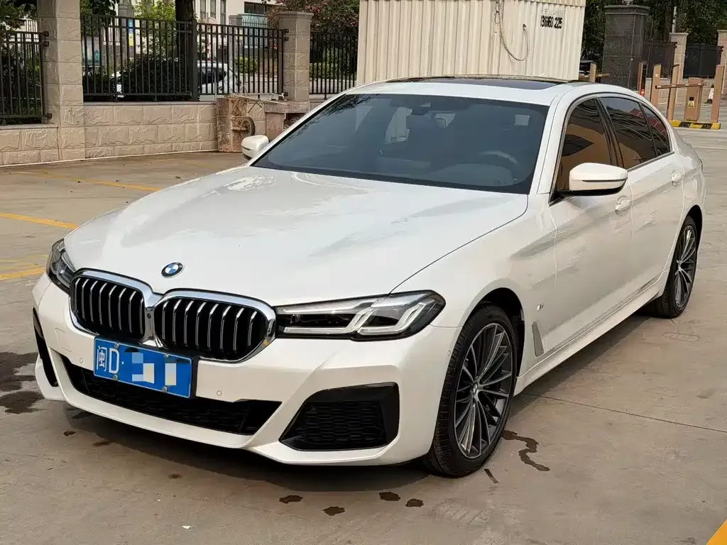 BMW 5 Series — фото 1