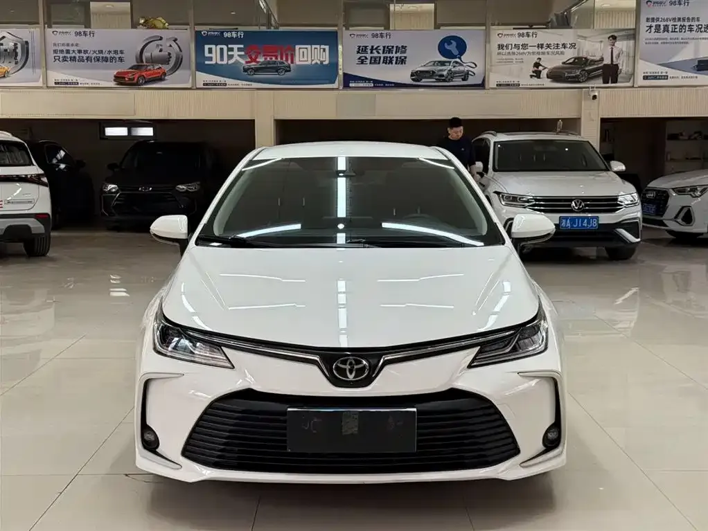 Toyota Corolla — фото 3