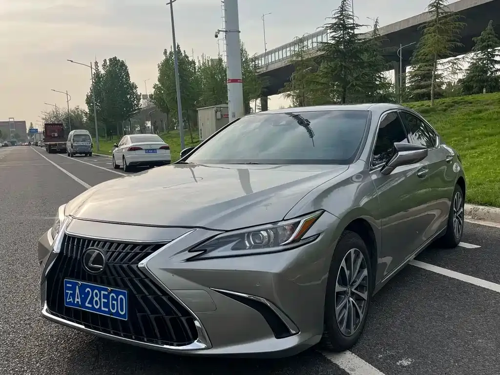Lexus ES — фото 1